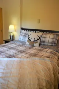 Cabin on the Creek | Hot tub, WiFi, Fireplace - Chambre
