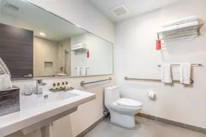 Stylish Private Beach Condo Hollywood - Bathroom