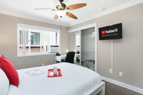 Awesome Multi Level - Large Patio - Fast WIFI - Work Desks - Self Check In! (CM-2) - Værelse