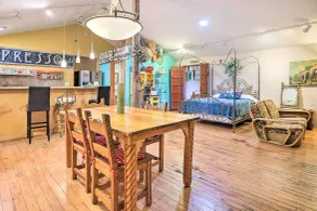 Idyllic Española Casita w/ Charcoal Grill - Intérieur