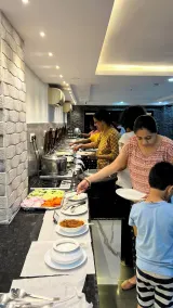 Hotel Dream With Swimming Pool Facility In Lataguri - Restaurante