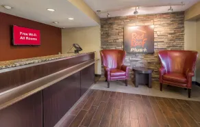 Red Roof Inn PLUS+ Columbus - Dublin - Siddeområde i lobbyen