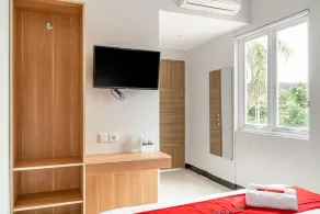 RedDoorz near Puri Indah Lippo Mall 2 - Værelse