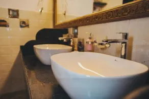GoSolo Stays Bandra Hostel - Bathroom