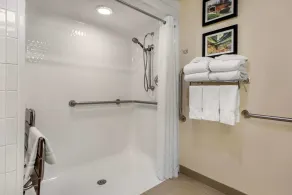 Comfort Suites Lafayette University Area - Salle de bain