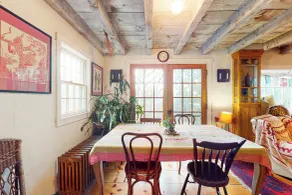 Spacious & Historic Plainfield Home w/ Yard! - Innvendig