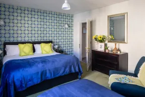 Dream Stays Bath - Trim Street Townhouse with Hot tub - Room
