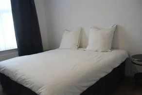 Chillinghouse 9 - Room