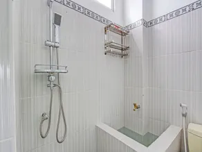 Hotel O Wisma Ratu Syariah - Bathroom