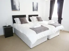 8 Cathedral Street - Room