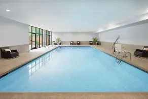 Holiday Inn University Area Charlottesville by IHG - Piscine