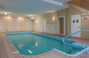 Riverland Inn & Suites - Piscine