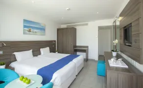 Limanaki Beach Hotel & Suites - Vue de la chambre