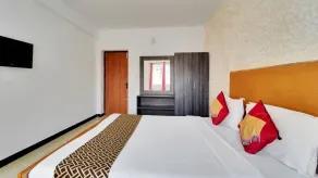iROOMZ Rich Queen House Cottage - Zimmer