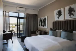 The Capital Trilogy Menlyn Maine - Værelse