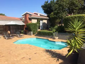 Maroela House Guest Accommodation - Piscina