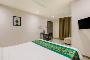 Treebo Iraa, 5 Minutes From Railway Station - Room