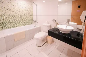 Waugh Den Business Hotel - Bathroom