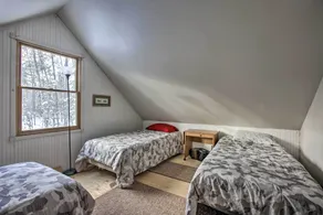 Secluded Irons Cabin w/ 5-acre Yard, Deck, Grill! - Værelse