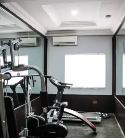 Bengerald Hotel And Suites - Fitnessbereich