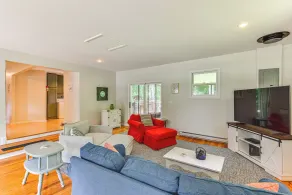 Charming Union Pier Home w/ Deck: Half-mi to Beach - Intérieur