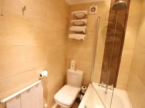 Pilgrims Hotel - Bathroom