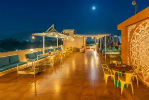 Blue Door - Restaurant