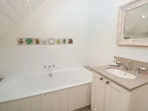 Willow Cottage - Bathroom