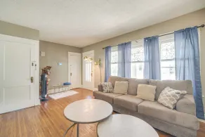 2 Mi to Zoo: Charming Apt w/ Balcony in Cleveland - Interiör