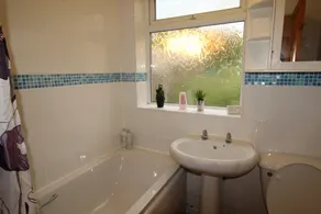Cowsley House - Bathroom