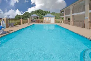 Days Inn & Suites by Wyndham Pine Bluff - Piscine