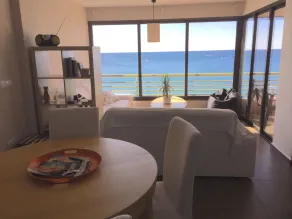 Stunning ocean views Totally refurbished Great terrace Direct access to the beach Air conditioner Wifi - Restauration dans la chambre
