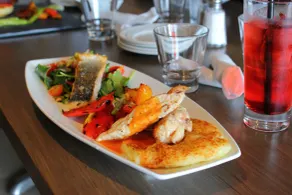Ramada by Wyndham Jackson's Point - Restaurant