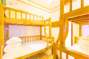 Edinburgh Hostel - Coffee bar - Western breakfast -Travel expert -Good location-English reception-Ticket service-Tourism planing-Laundry-Camara-Drone gopro - Rom
