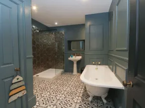 Alexander - Bathroom
