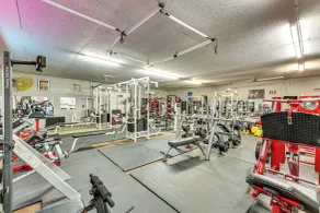 Gym Access On-site: Cabin w/ Deck in Red Oak! - Innenbereich