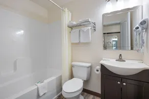Beach Bum Inn - Bathroom