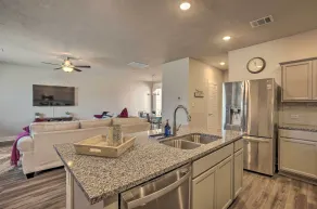 College Station Townhome w/ Furnished Patio! - Interiør
