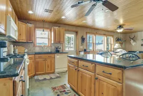 Big Bear Lake Retreat w/ 2 Homes Main/Beach Houses - Interiør