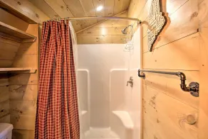 NEU! Sebago Lake Haven w / Deck & Waterfront View - Innenbereich