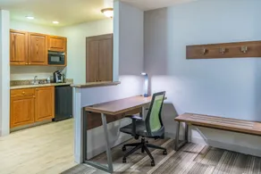 Holiday Inn Express & Suites Rocky Mount Smith Mountain Lake by IHG - Room