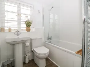 Clover Cottage - Bathroom