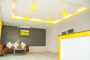 The Sunflower Holiday Hostel - Lobby sitting area