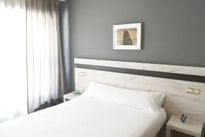 Alda Puerta Coruña - Chambre