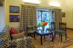 Raman Villa, Shimla, amã Stays & Trails - Lobby sitting area