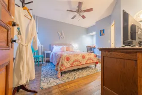The Maid's Quarters Bed Breakfast & Tearoom - Room