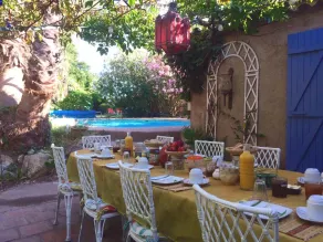 L'Amandari - Provence holidays - Chambres d'hôtes avec jardin, piscine, jacuzzi, climatisation - Restaurant