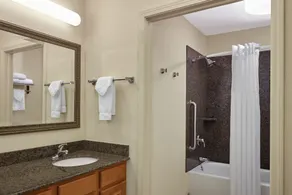 Staybridge Suites Milwaukee Airport South by IHG - Salle de bain
