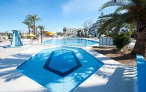 Riviera Hotel - Family only - Piscina