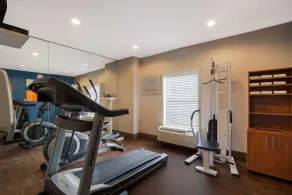 Comfort Suites Near University - Salle de remise en forme